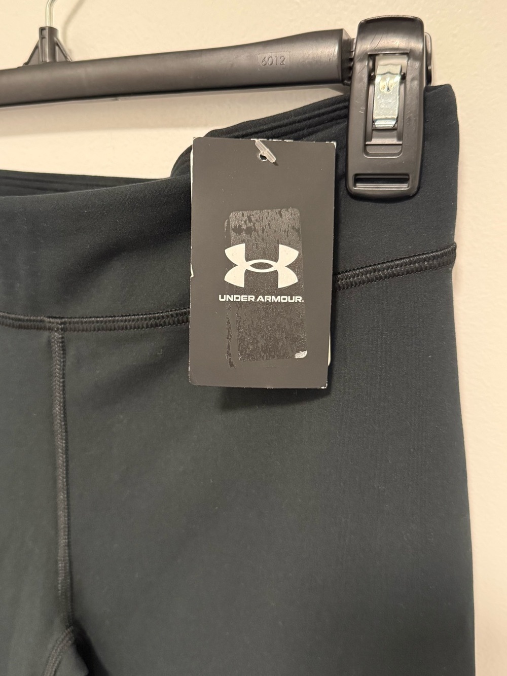 NWT Under Armour Girls Motion Crop Leggings Black YL - Picture 3 of 6
